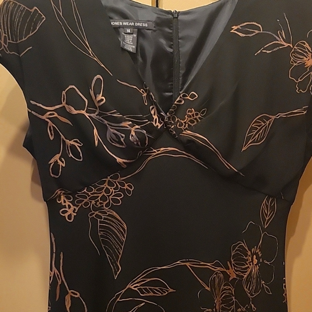 Dress - Picture 3 of 5